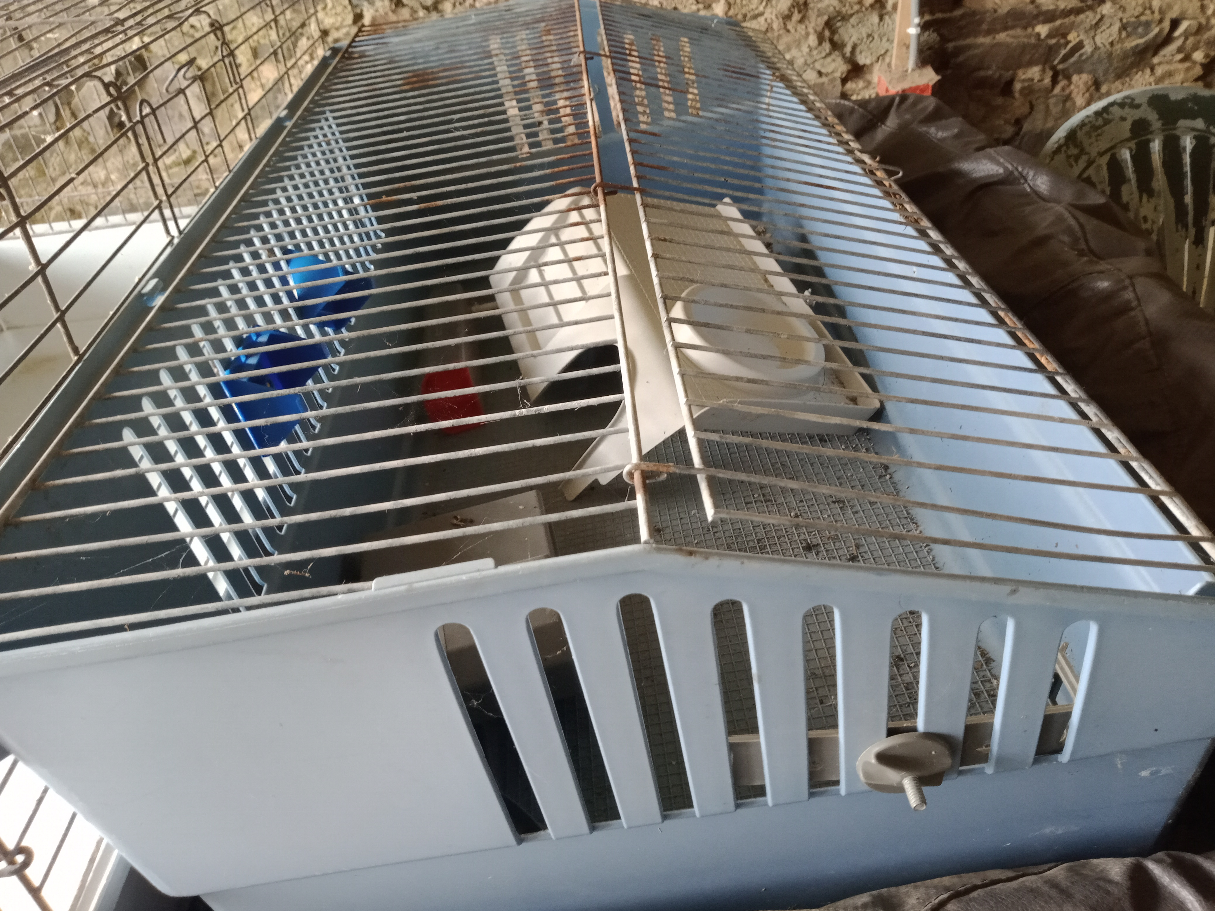Vente de deux grandes cages pour lapins - Miniature 3