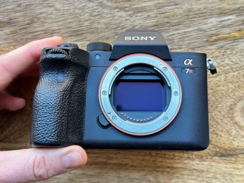 Sony Alpha a7R IV Boîtier d'appareil photo numérique sans miroir UTILISÉ - EXCELLENT ÉTAT