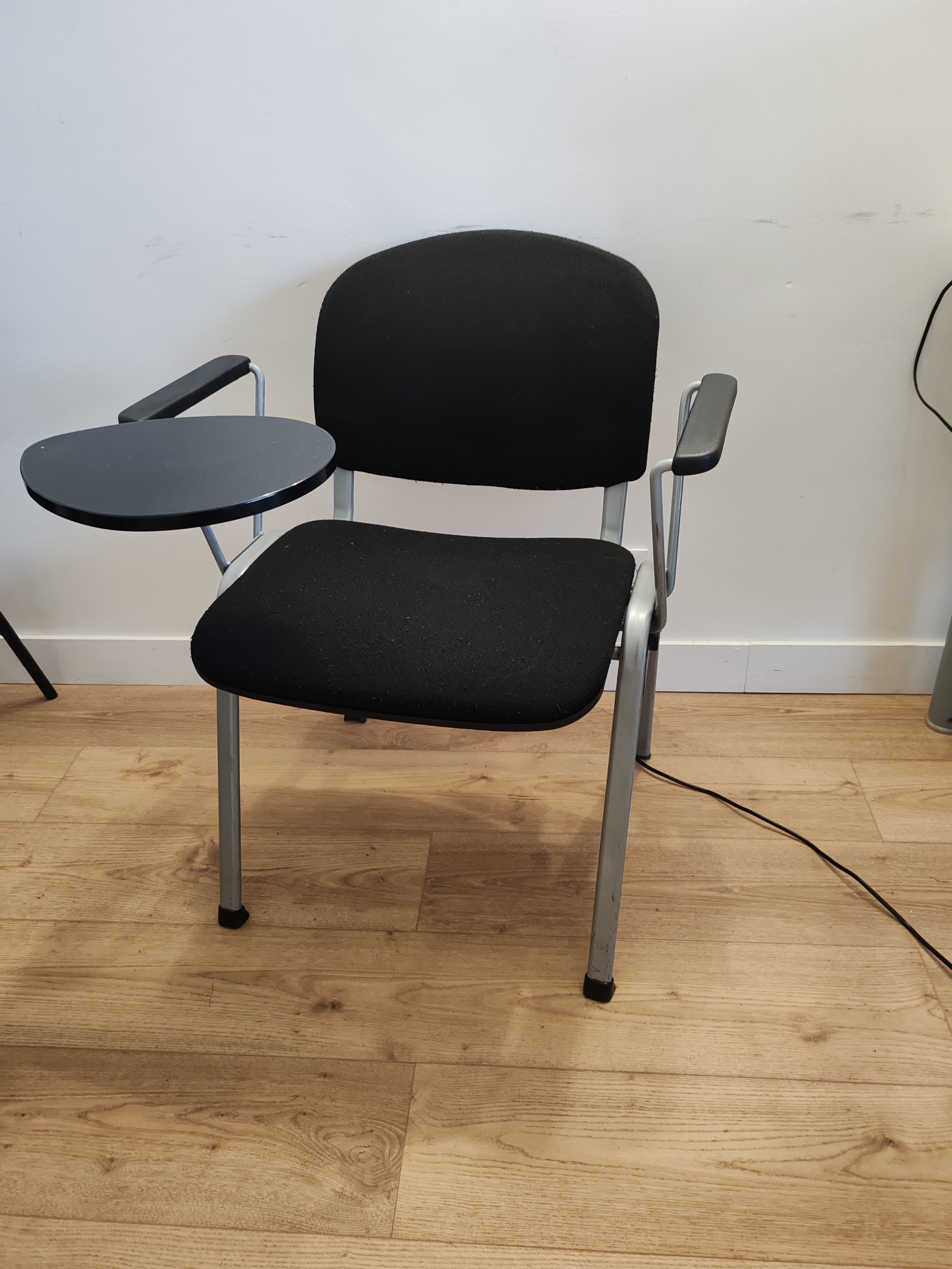 Chaises avec tablette rabattable - Photo 1