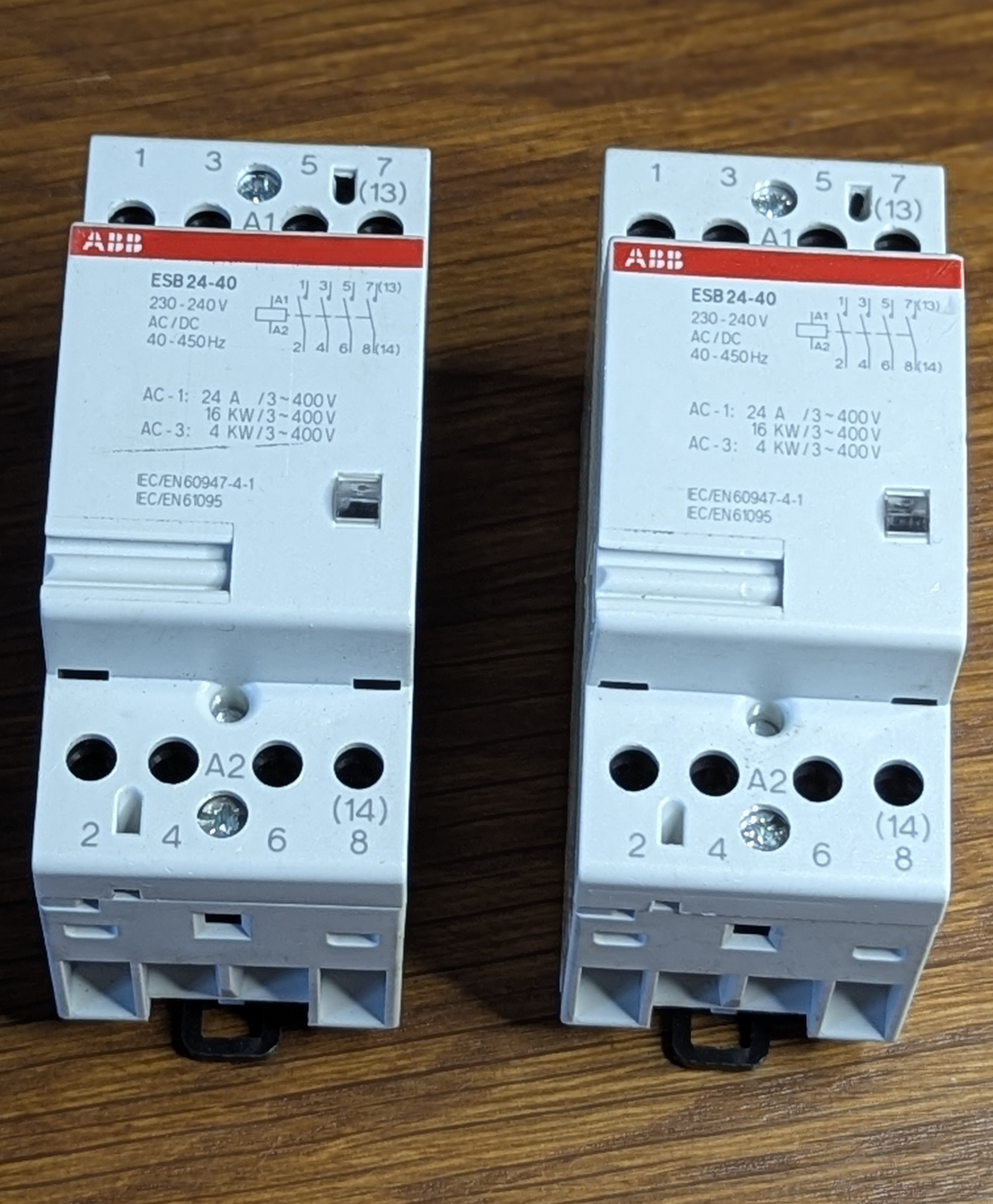 Disjoncteur électrique en parfait état - Miniature 10