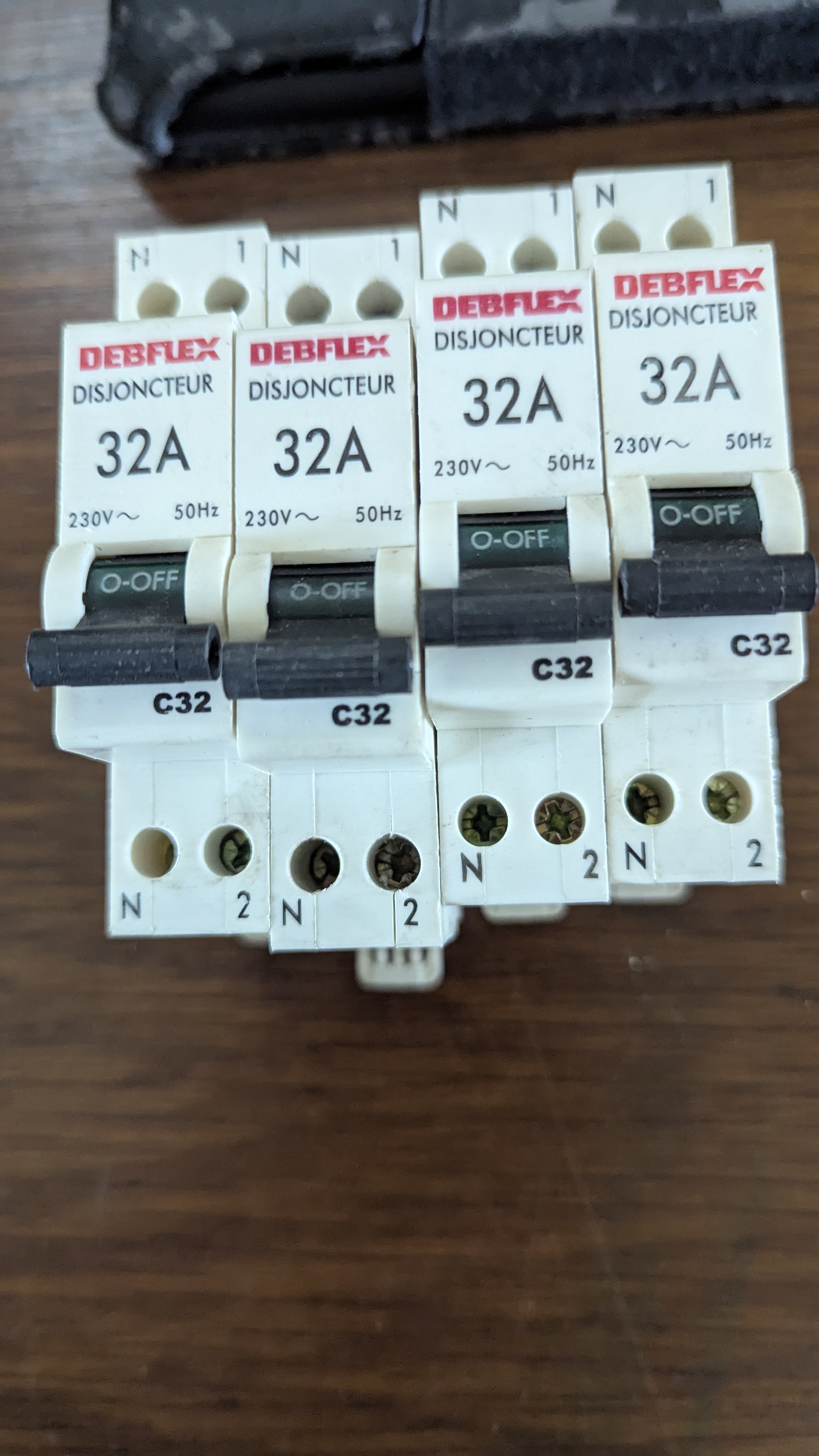 Disjoncteur électrique en parfait état - Miniature 4