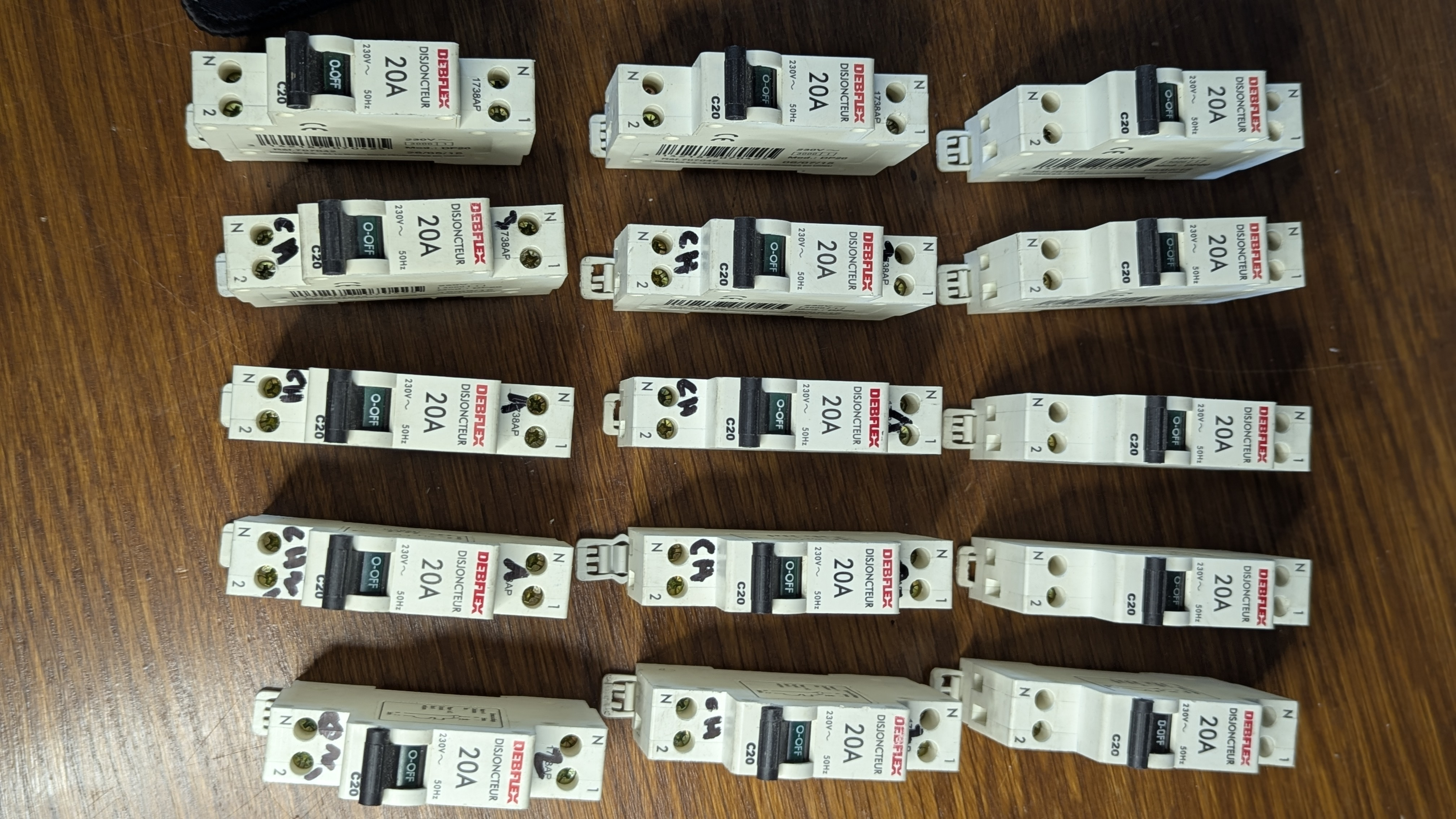 Disjoncteur électrique en parfait état - Miniature 2
