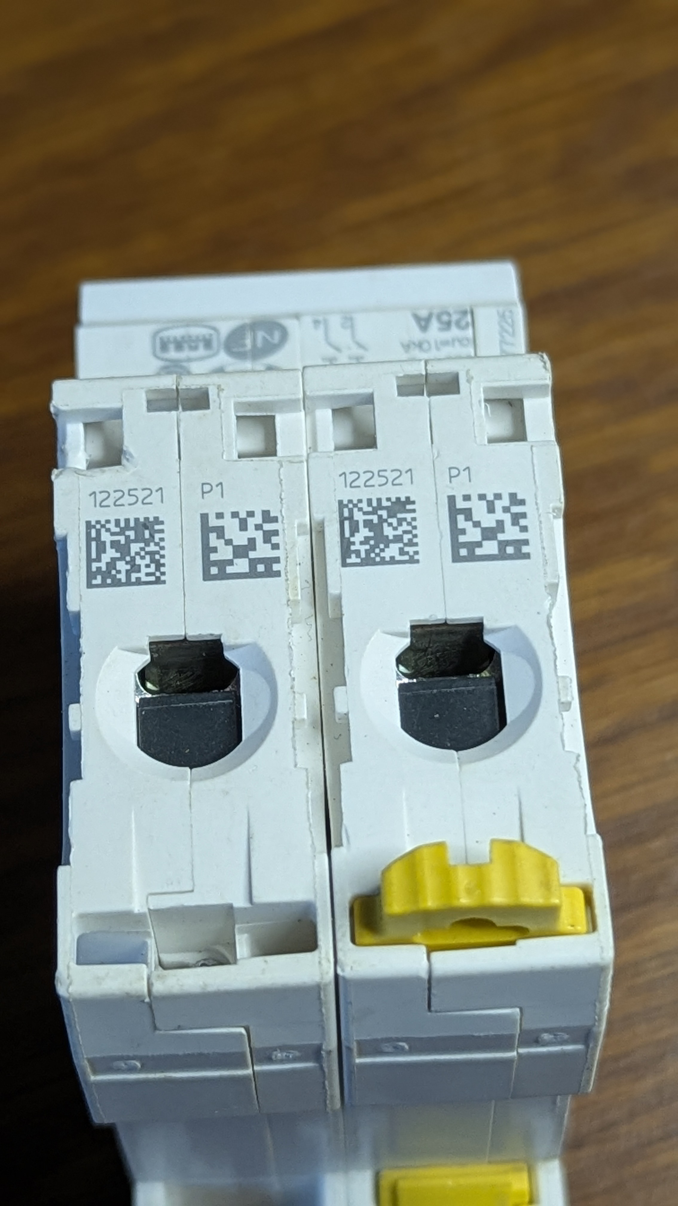 Disjoncteur électrique en parfait état - Miniature 5