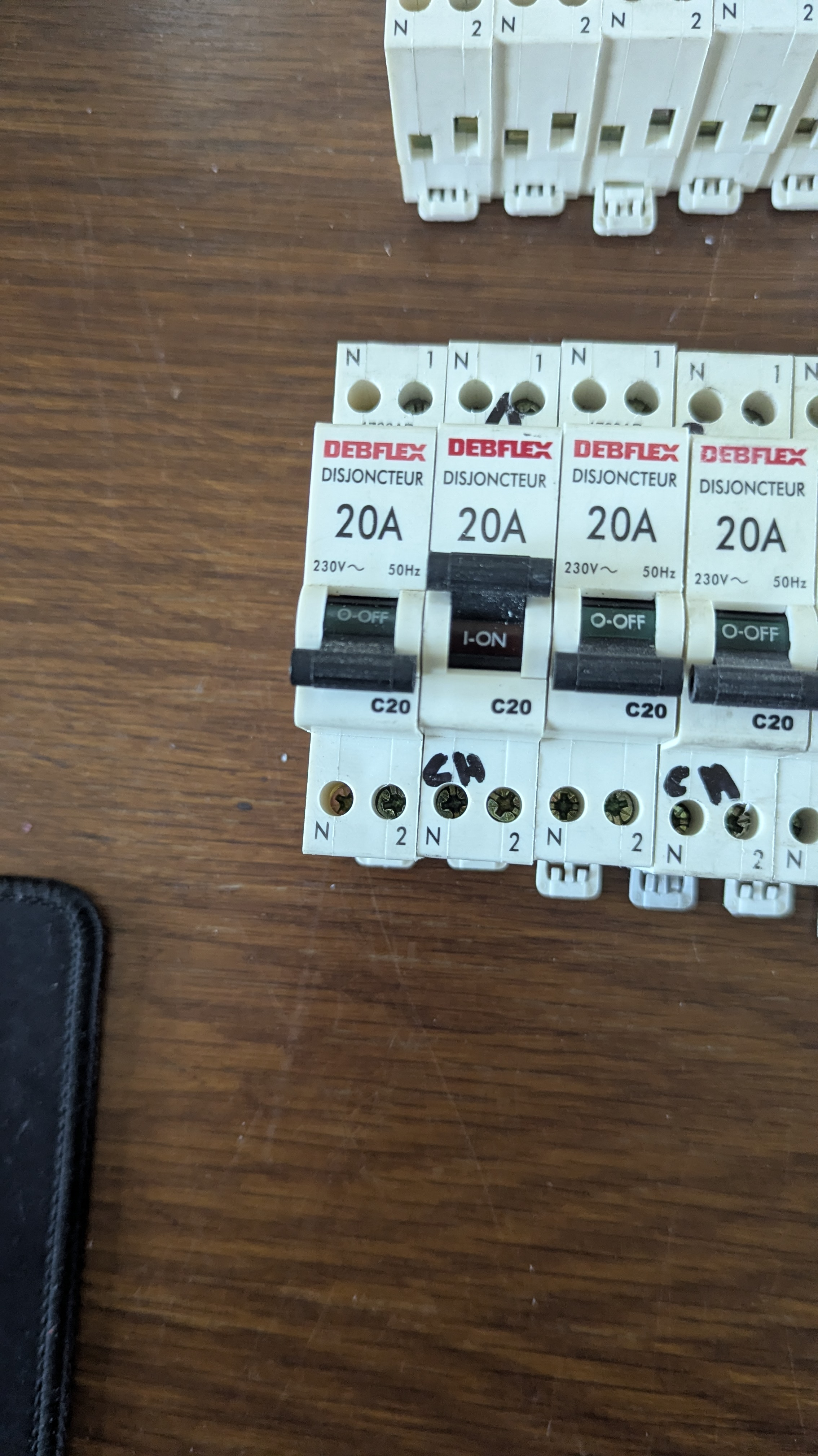 Disjoncteur électrique en parfait état - Miniature 8
