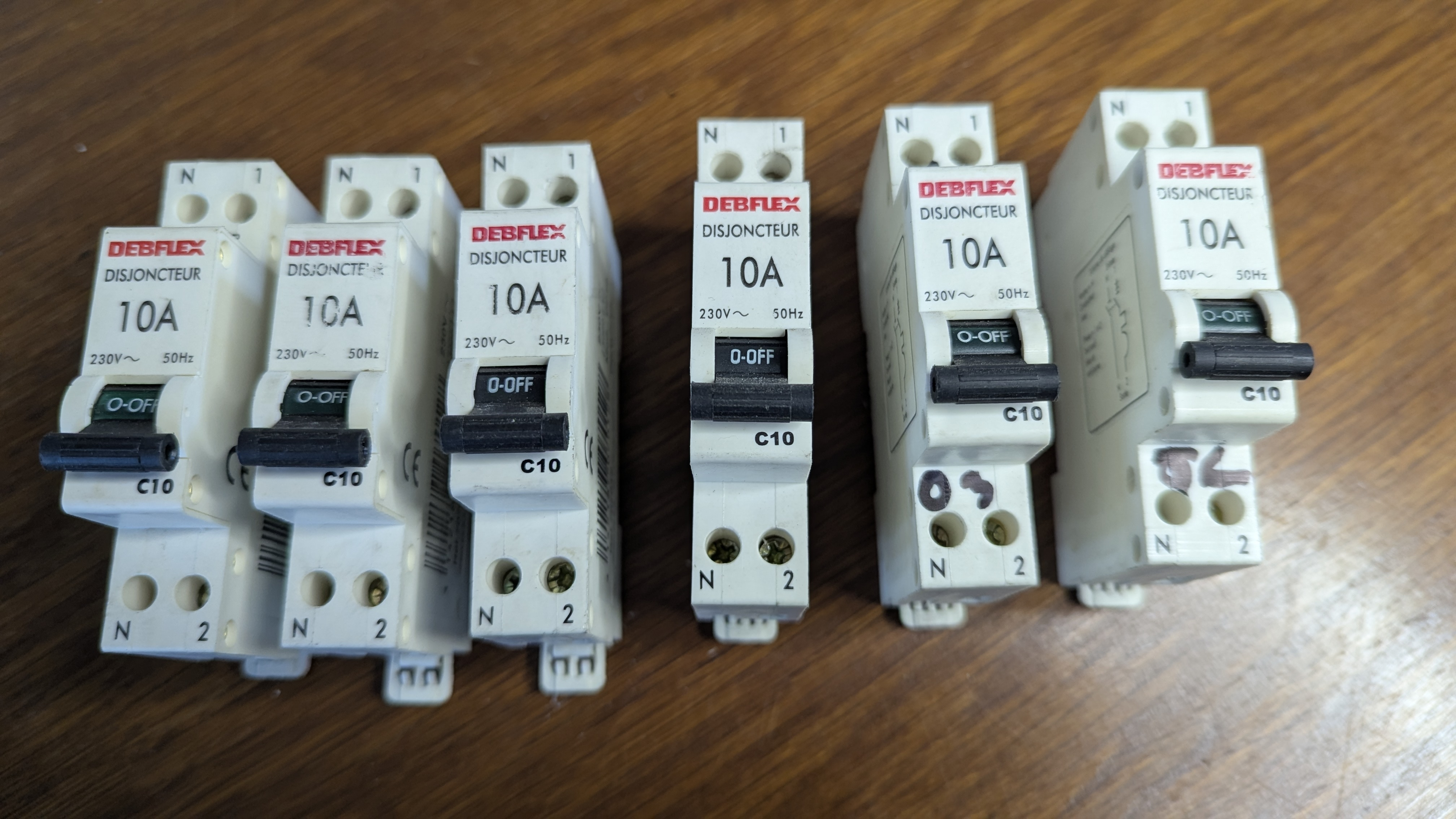 Disjoncteur électrique en parfait état - Miniature 9