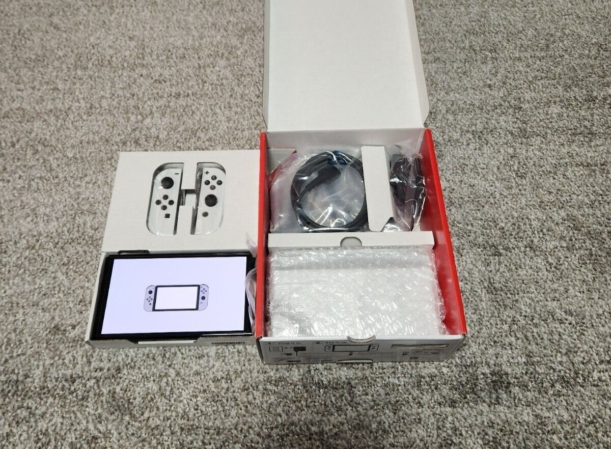 Nintendo Switch - Photo 1