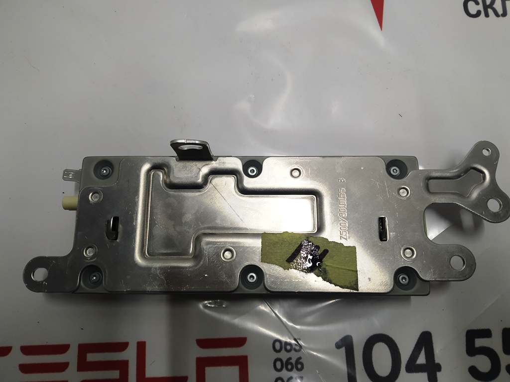 Radio FM/HD (USA) pour voiture Tesla. Un récepteur de radiofréquence pratique et puissant capable de