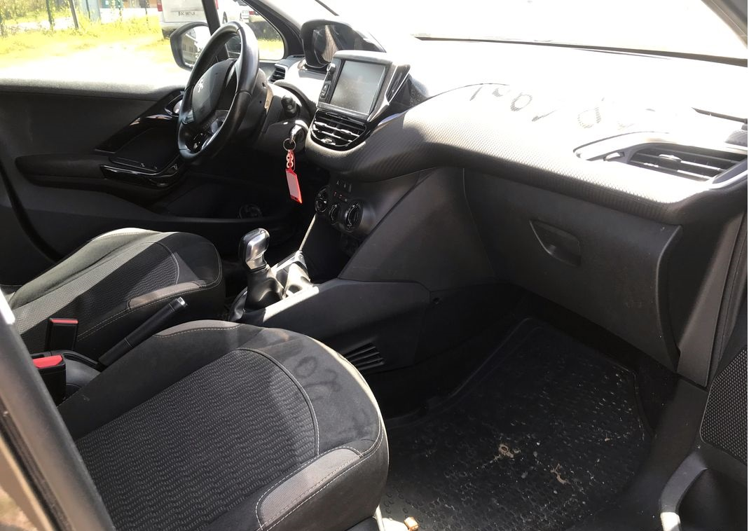 Peugeot 208 1.6 hdi 75cv style