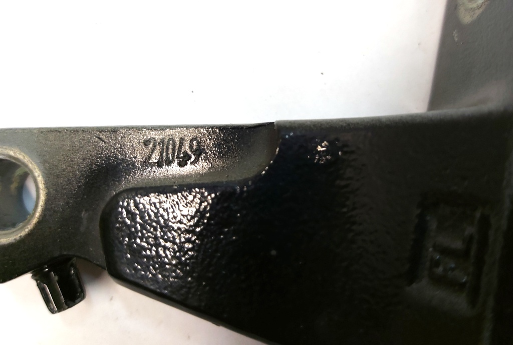 Base de charnière de porte avant gauche supérieur inférieur Tesla modèle Y  21049