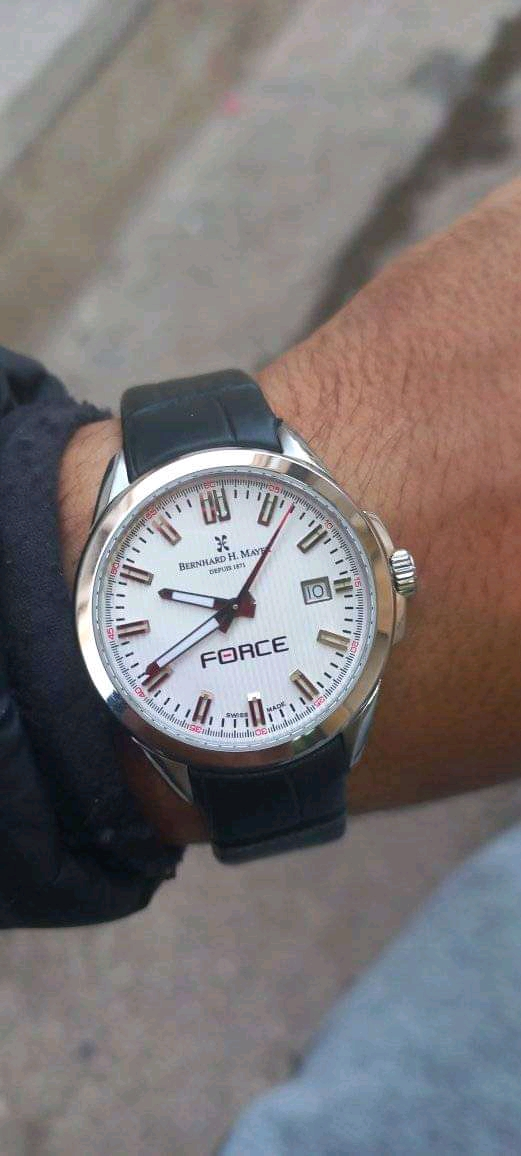 Montre Bernhard