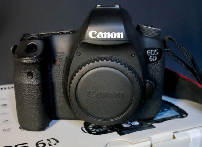 Camera canon eos 6d digital slr camera, 10320 clicks, in very good condition
