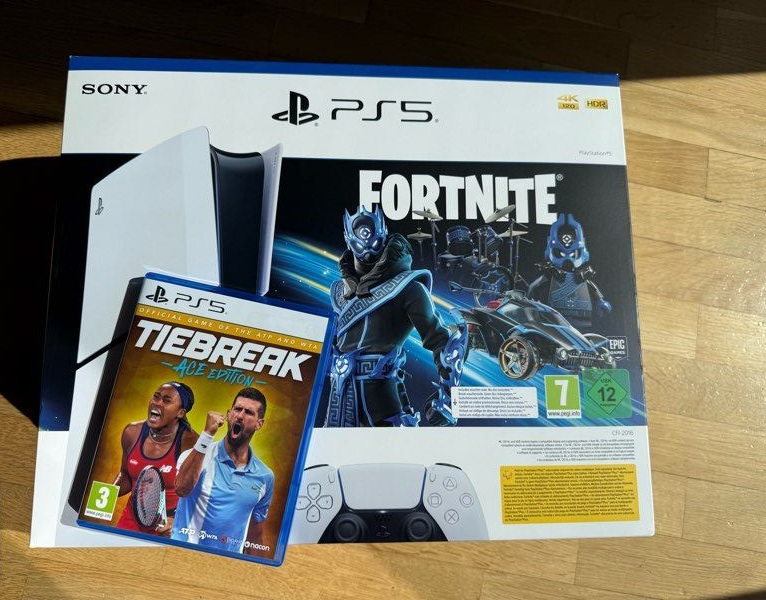 PS5 Slim avec Fortnite et Tiebreak