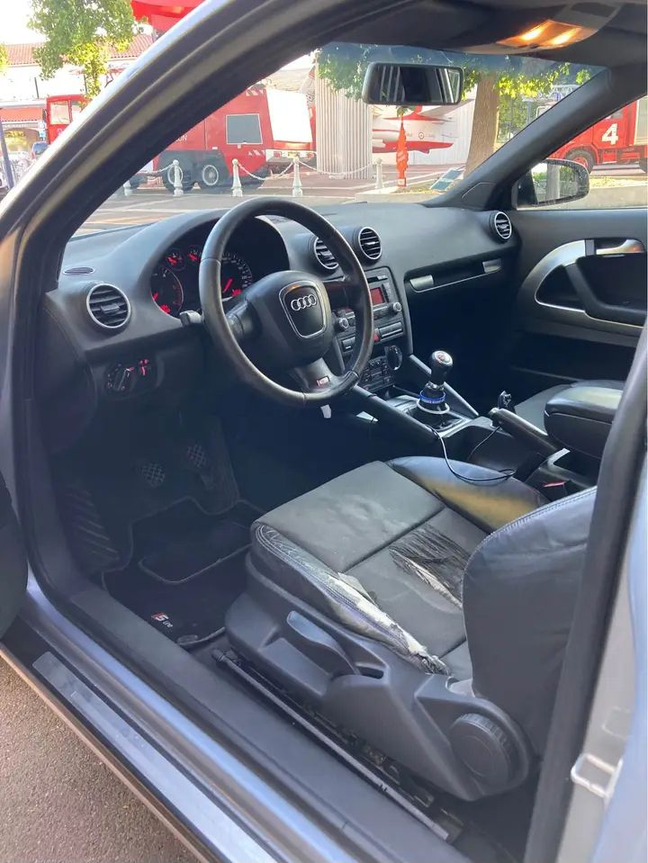 Véhicule Audi A3 très propre tout les papiers sont prêts