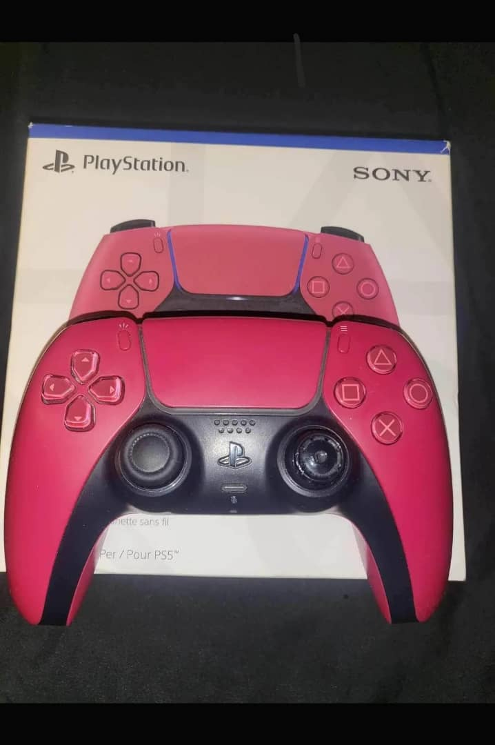 Je vends mon ps5 digital qui es en bon état de marche - Miniature 3