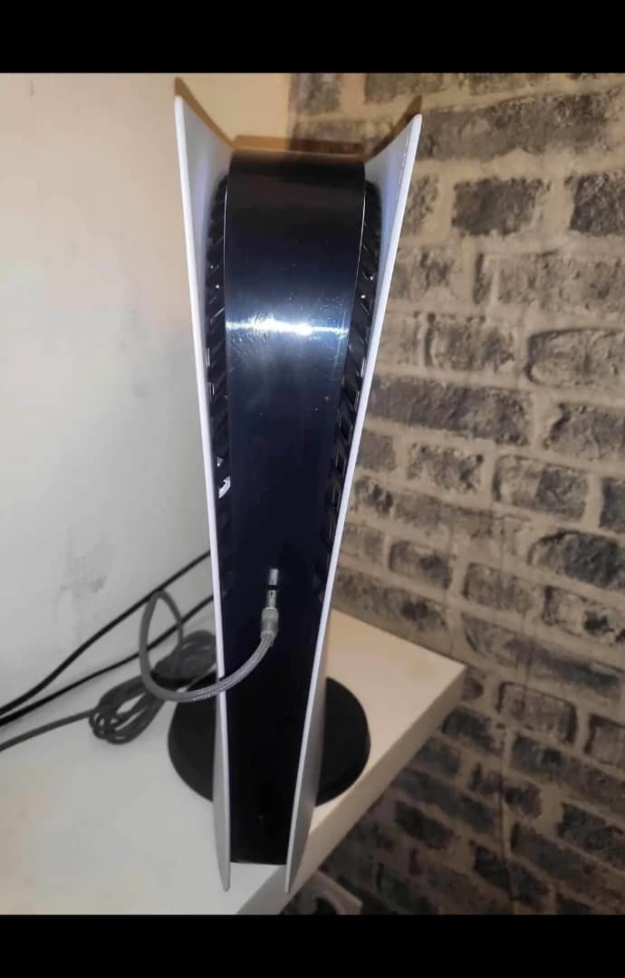 Je vends mon ps5 digital qui es en bon état de marche