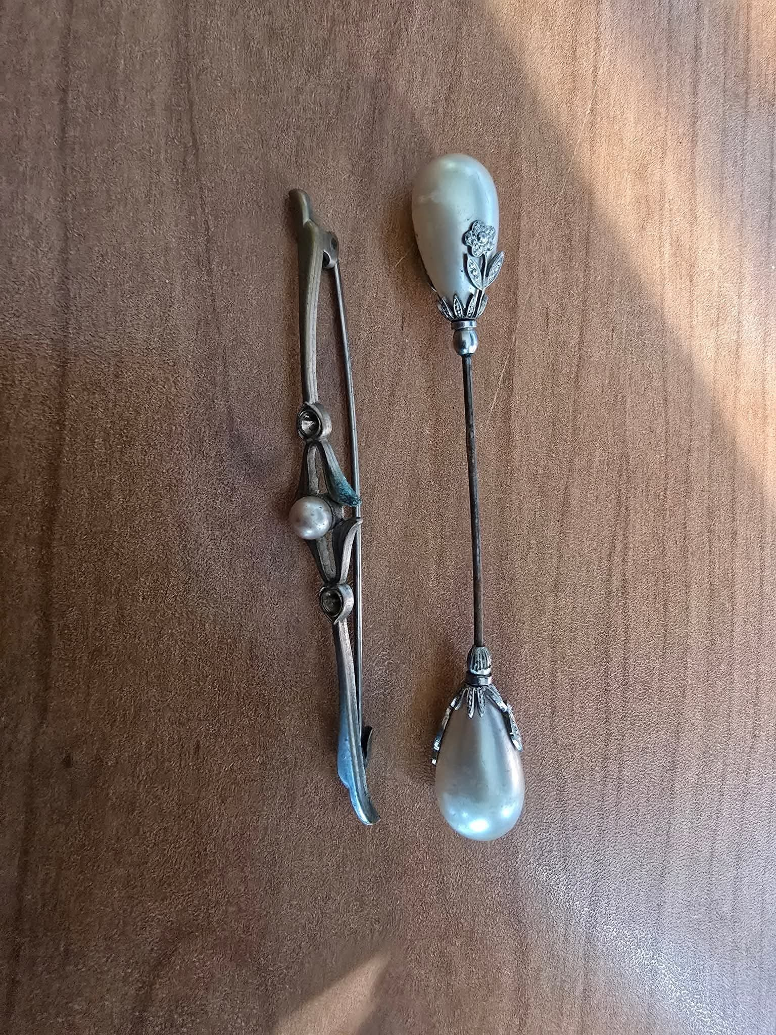 Deux magnifiques broches anciennes en vente