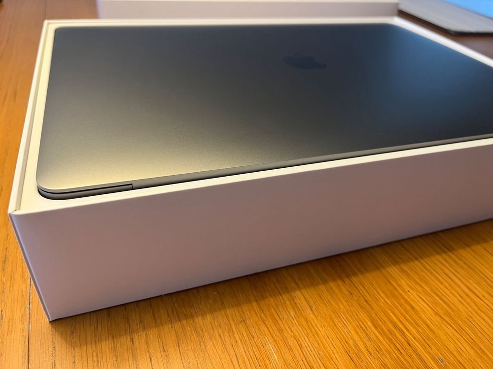 MacBook Pro 15-inch, 2017, Intel Core i7, 16GB/512GB