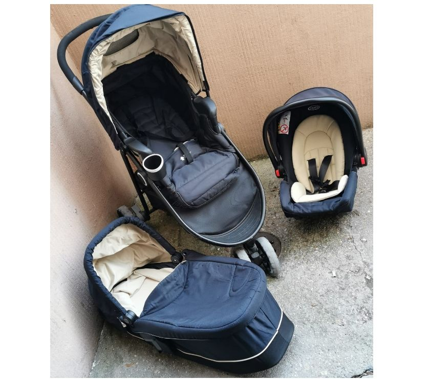 Trio complet et primé comprenant une nacelle, un porte-bébé et une chancelière.