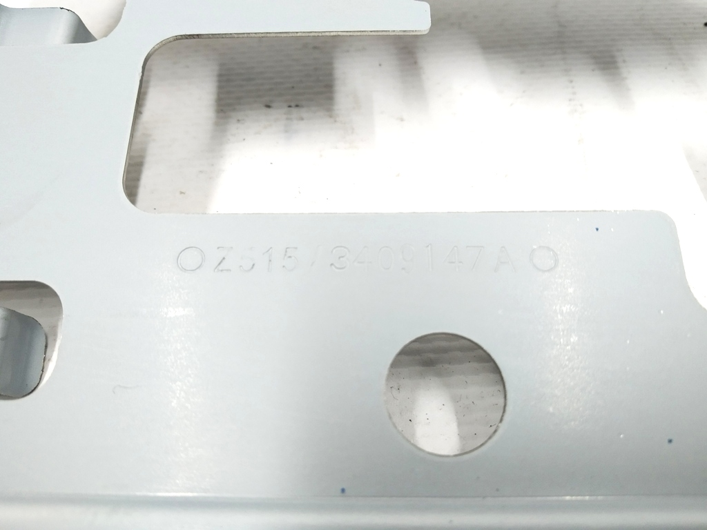 Support de montage radio Z515/3409147 Tesla 1143716-00-B k