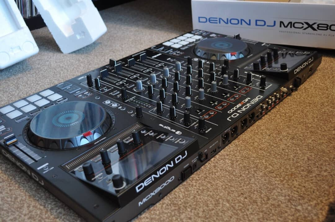 Contrôleur DJ autonome Denon MCX8000