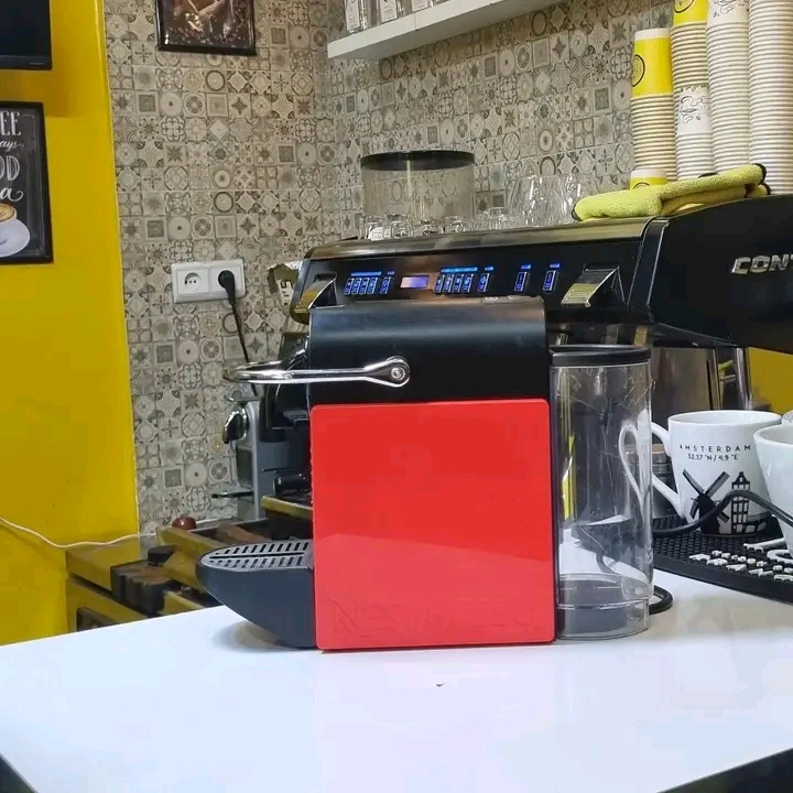 Machine à café Nespresso pixie