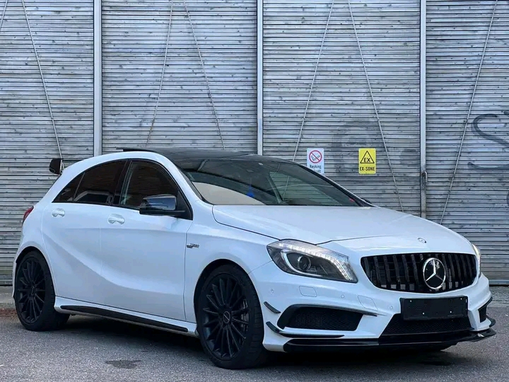 Mercedes-Benz Classe A A 45 AMG 4MATIC 2.0-360 4-MATIC - Miniature 2