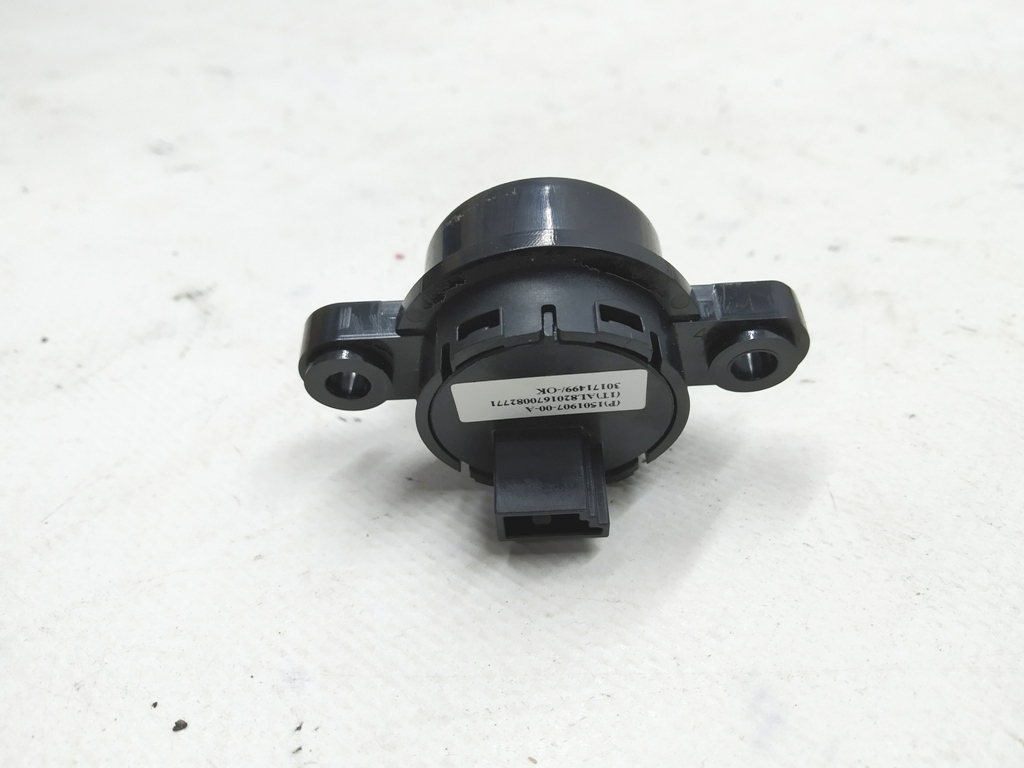 Bouton de fermeture de hayon Tesla 1501907-00-A