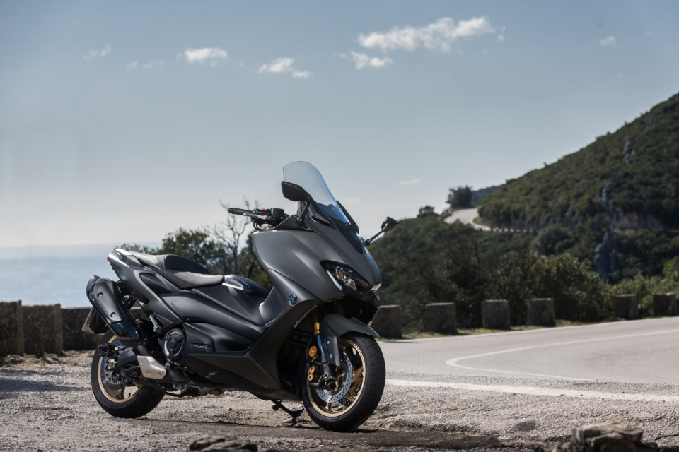 Yamaha Tmax 560 gris et noir