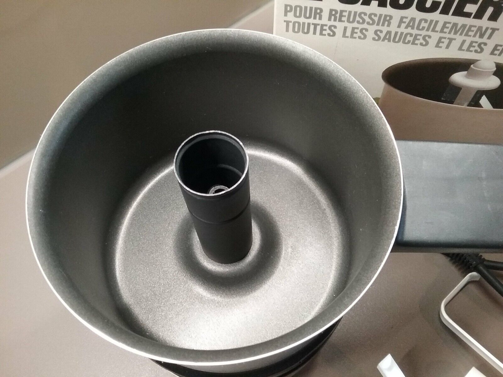 Saucier seb Électrique 8361 capacité 1 litre comme neuf tres peu servi