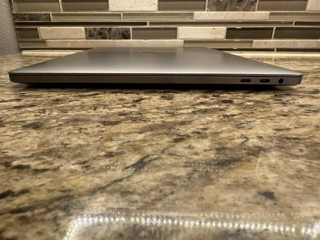 Apple MacBook Pro Core i7 2,6GHz 16Go RAM 512Go SSD 15" Touchbar + Garantie