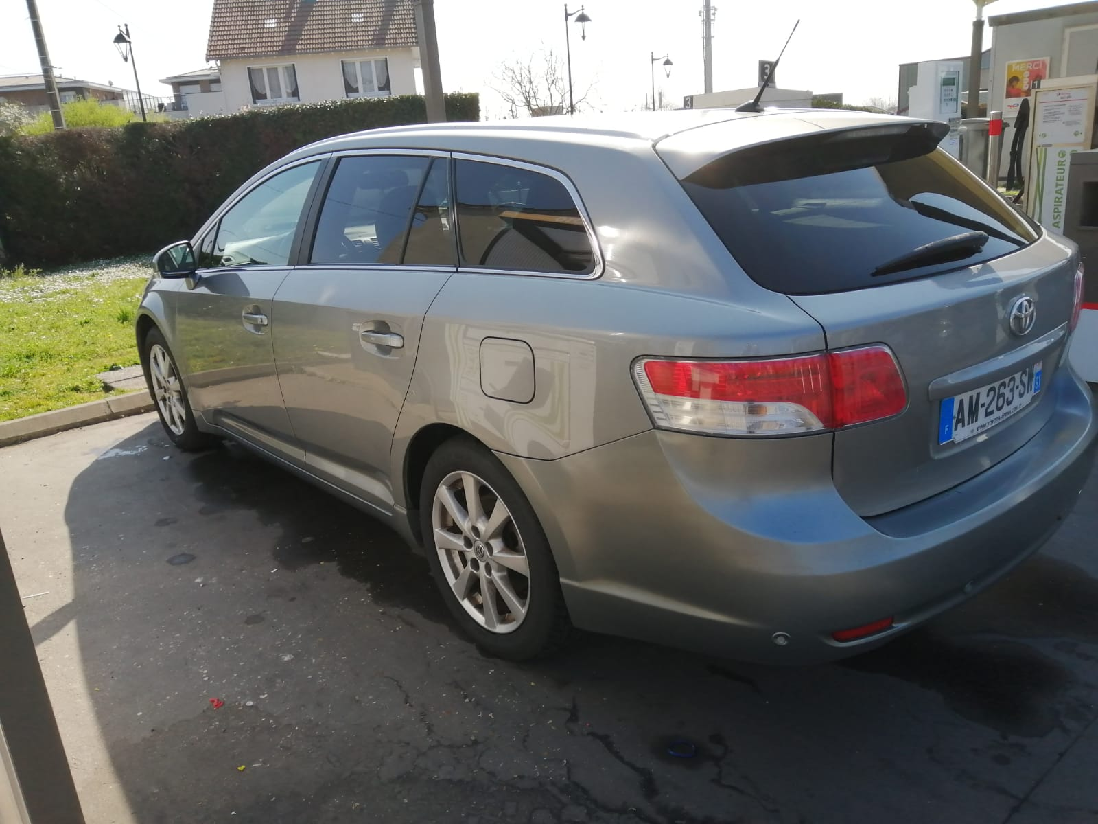 Toyota Avensis - Miniature 7