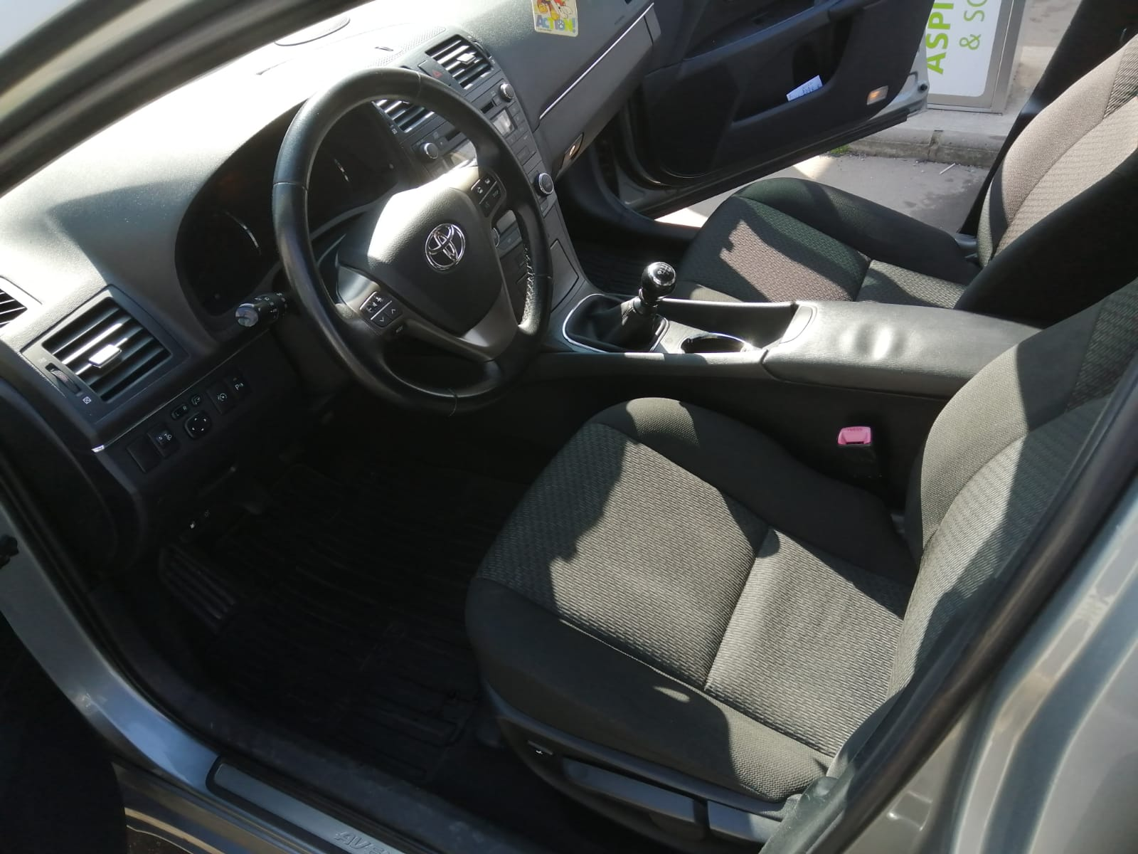 Toyota Avensis - Photo 1