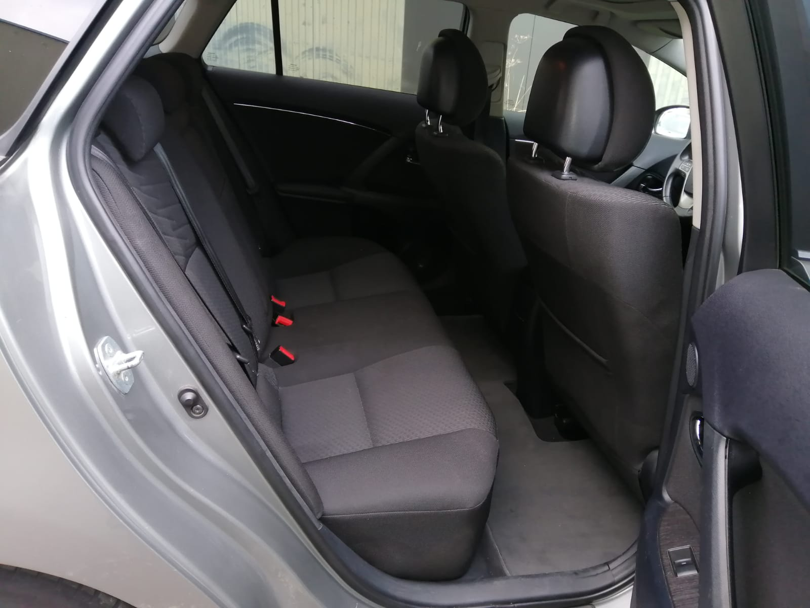Toyota Avensis - Miniature 3