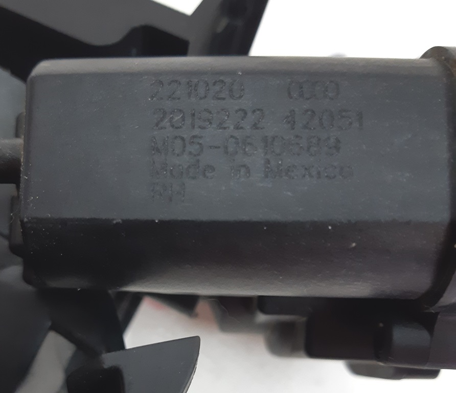 Mécanisme de réglage du rétroviseur extérieur droit Tesla  221020