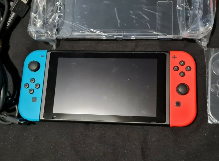 Vend de console portable Nintendo Switch - Miniature 3