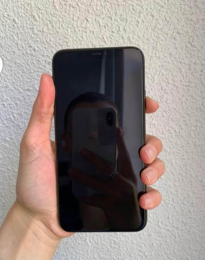IPhone 14 pro max en proposition pour la fête