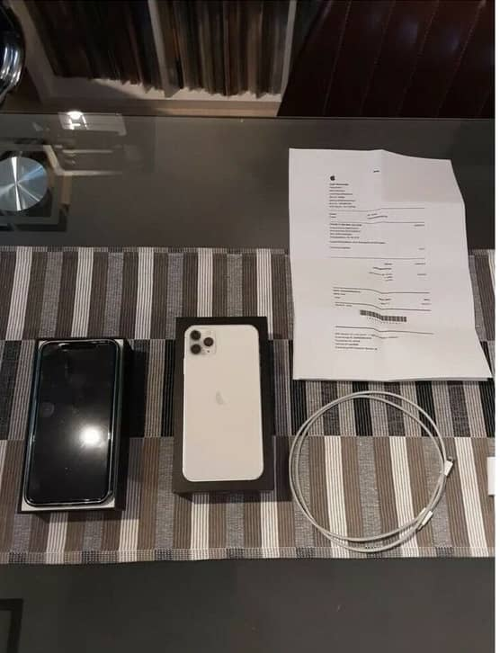 Je vous offre mon iphone 11pro max - Miniature 3