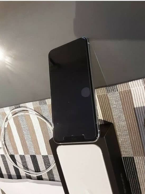 Je vous offre mon iphone 11pro max - Miniature 2