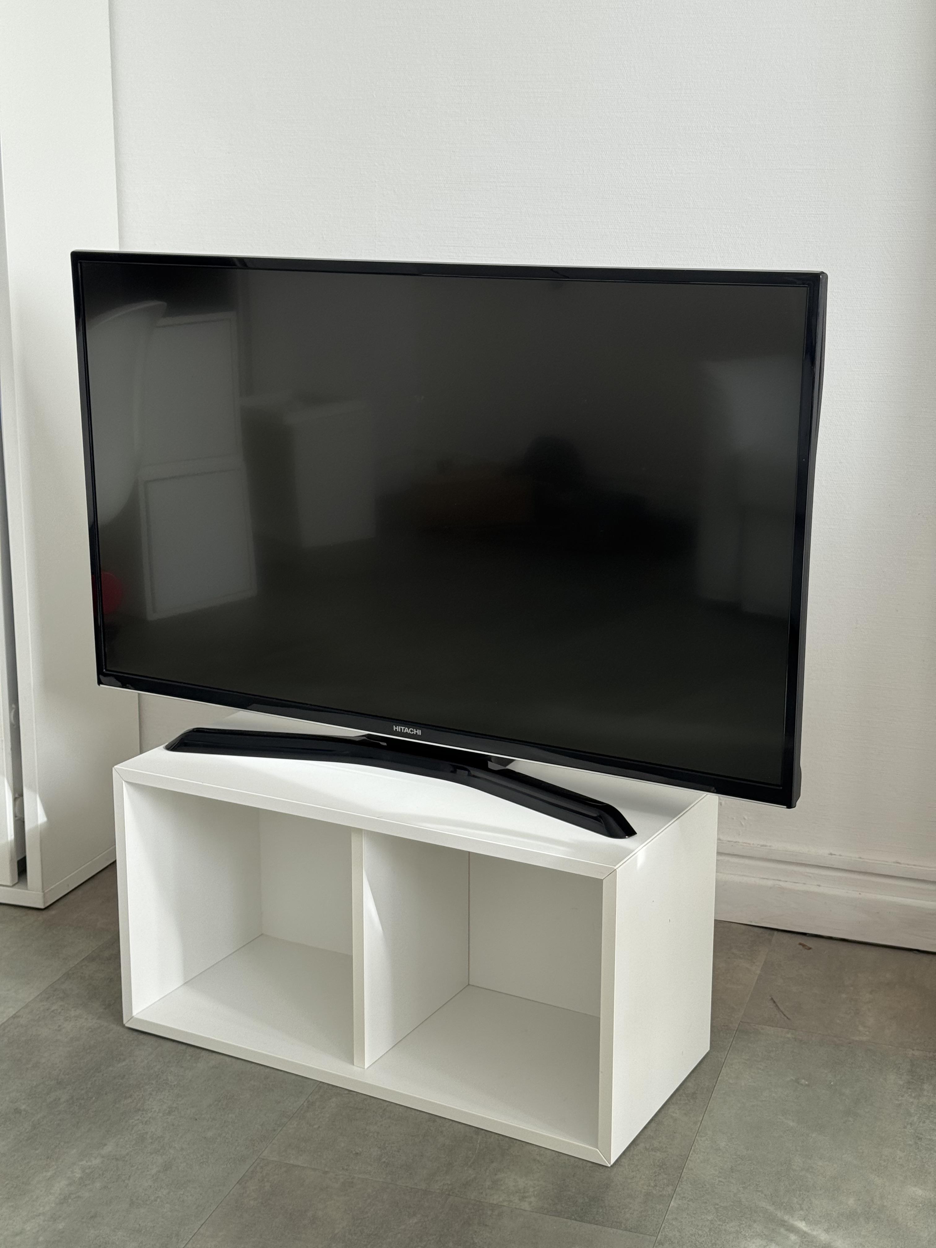 Téléviseur 4K Ultra HD Hitachi 43HK6001W à vendre - Miniature 2