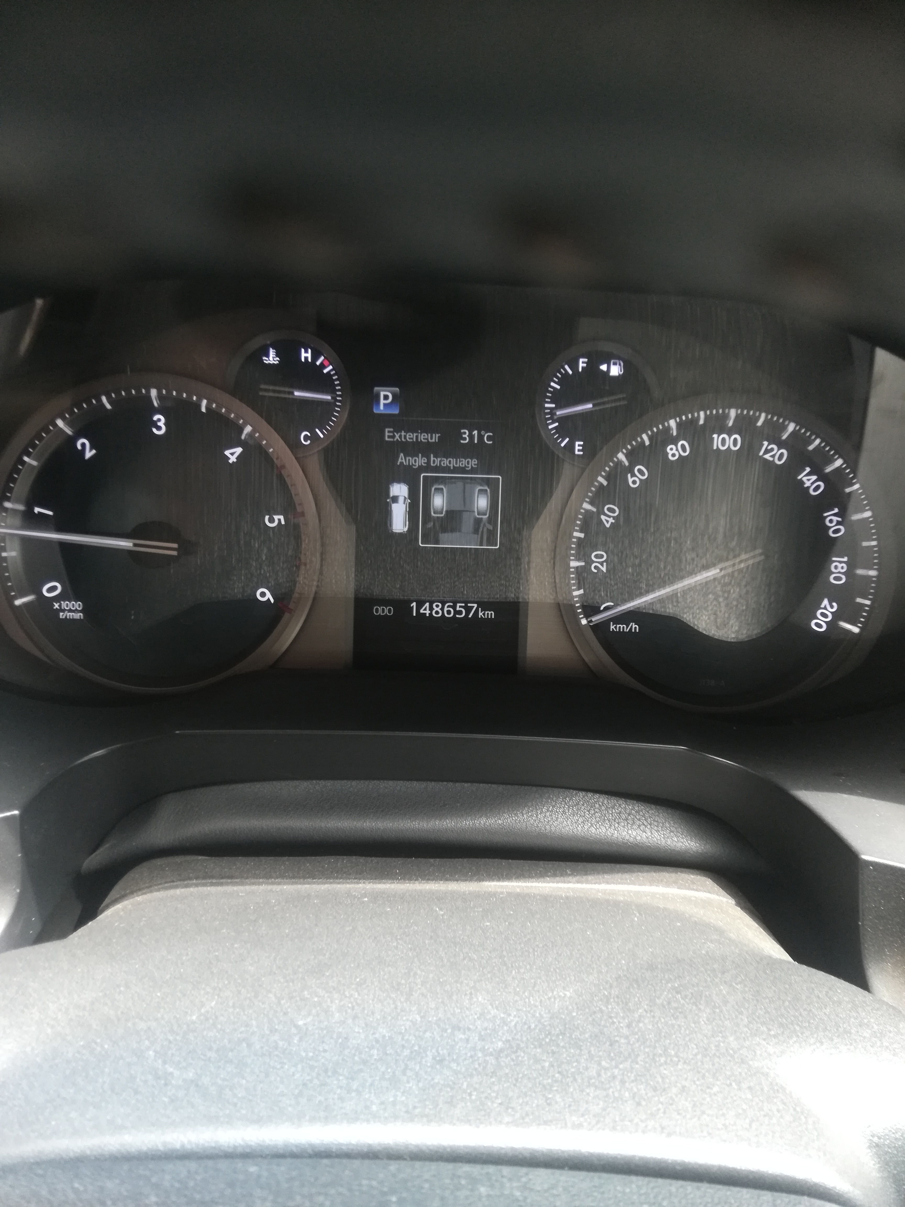 Nous recrutons un chauffeur professionnels ayant au moins 2 ans
d'expérience.