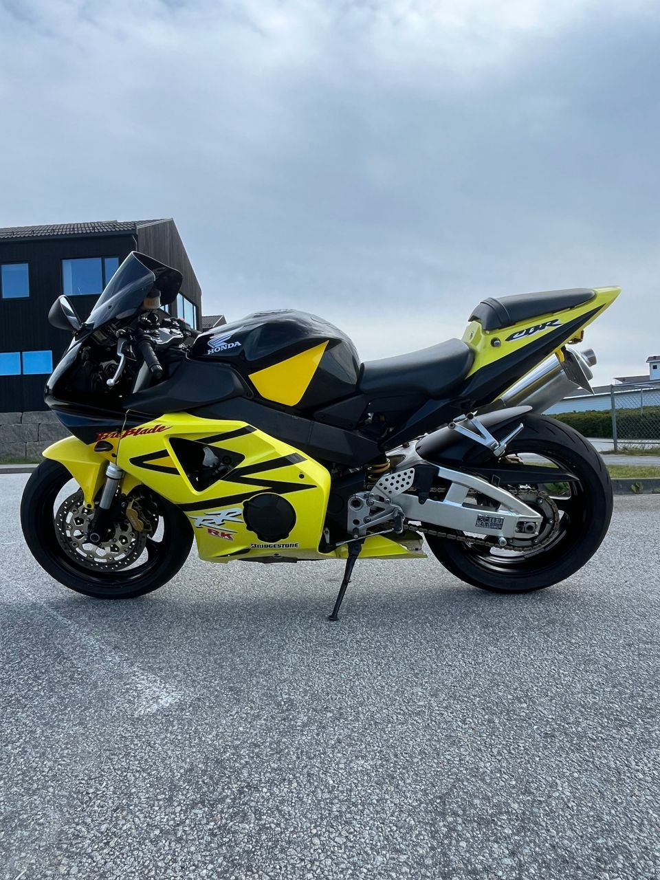 Honda CBR 954RR- Équipement; Centrale électrique