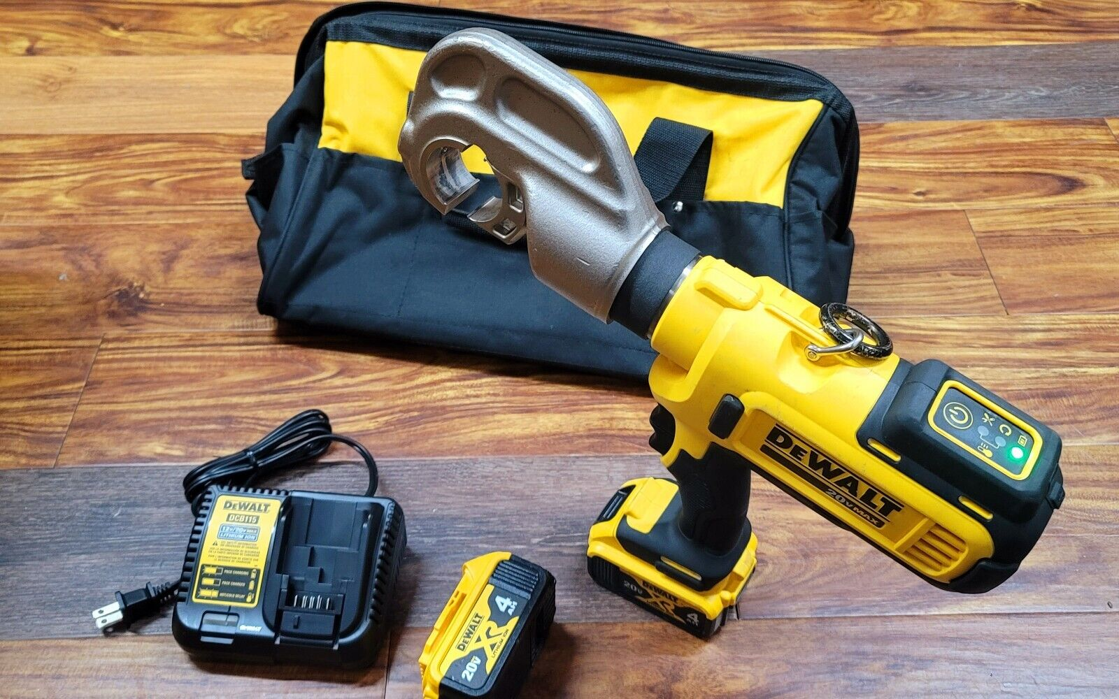 DEWALT-DCK883D2-20V-MAX-Li-Ion-Cordless-8-Tool-Combo - Miniature 4