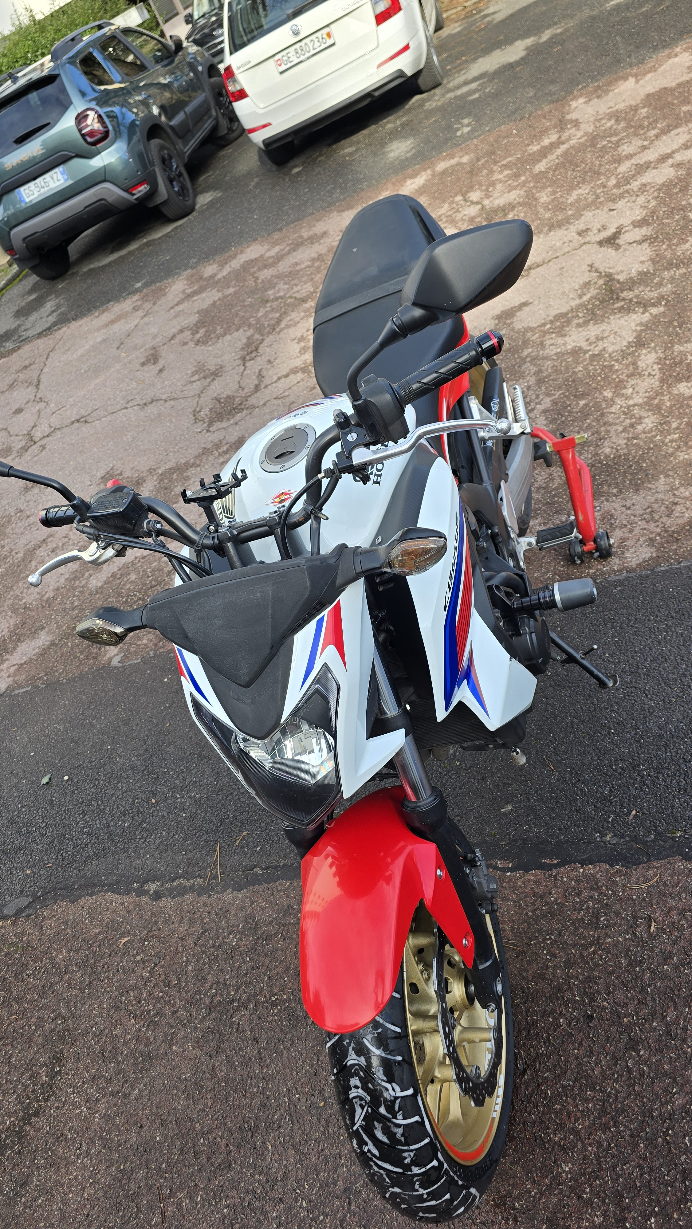 Moto HONDA CB650F en parfait état - Miniature 5
