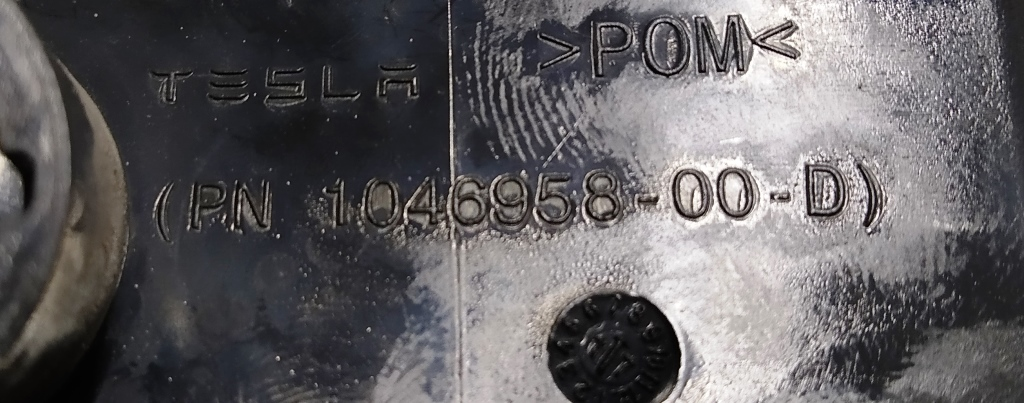 Support de montage de phare avant, gauche (adaptateur externe) Tesla Model X  1046958-00-D