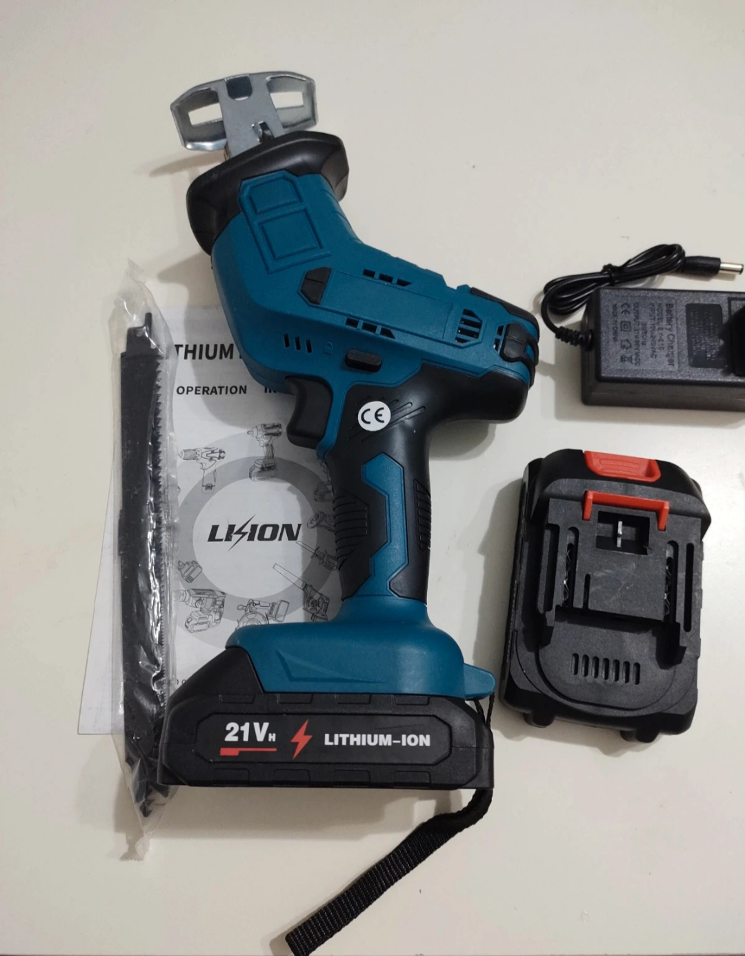 Scie sabre à batterie compatible Makita