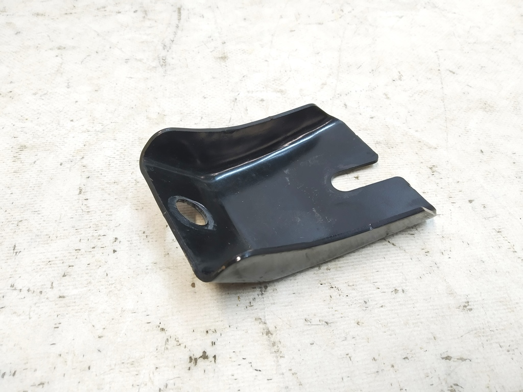 Support de fixation du berceau avant au longeron droit Tesla modèle Y  1044531-00-RH