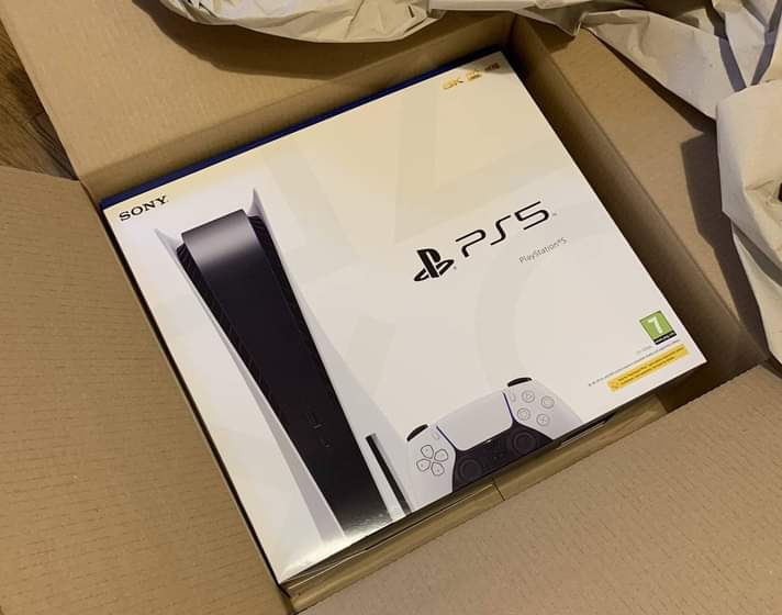 PS5 Disk Edition avec FIFA 22 - Miniature 2