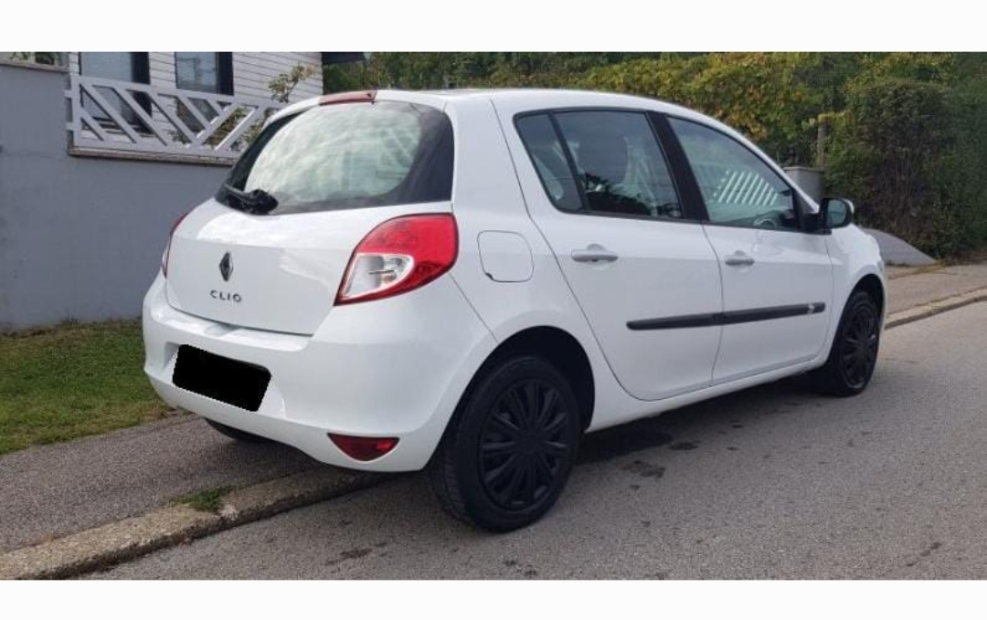 Vente urgente  de ma RENAULT CLIO III 1.5 DCI 70 PACK AUTHENTIQUE 5P