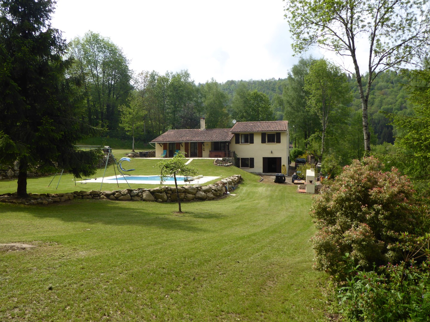 Location vacances montagne villa Pyrénées Ariège piscine jacuzzi