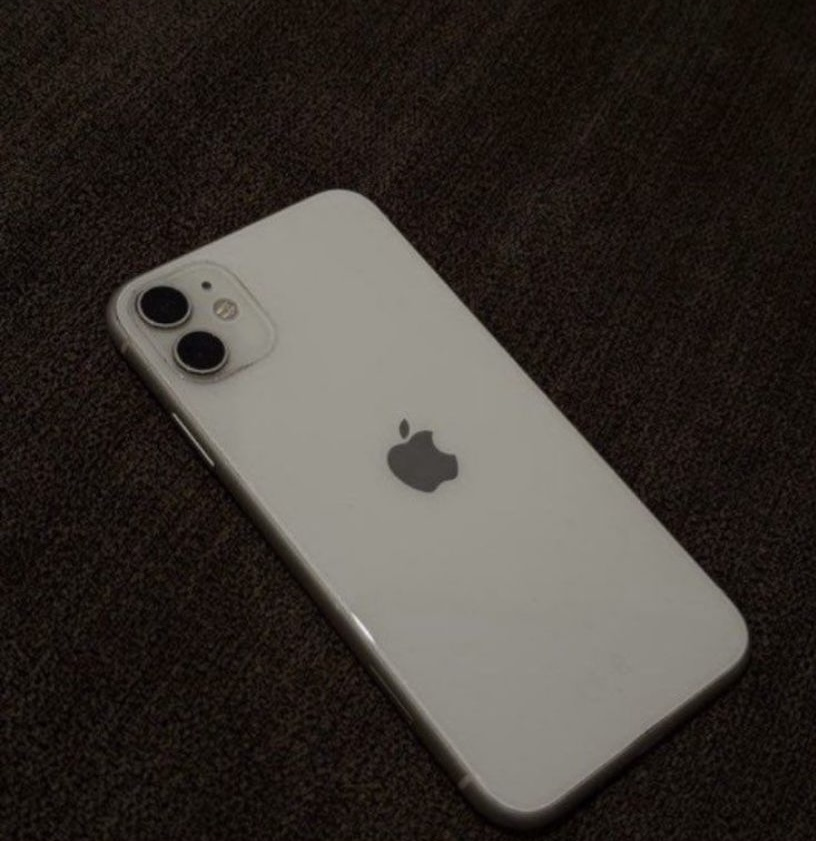 iPhone 11 64 GB à vendre - Miniature 2
